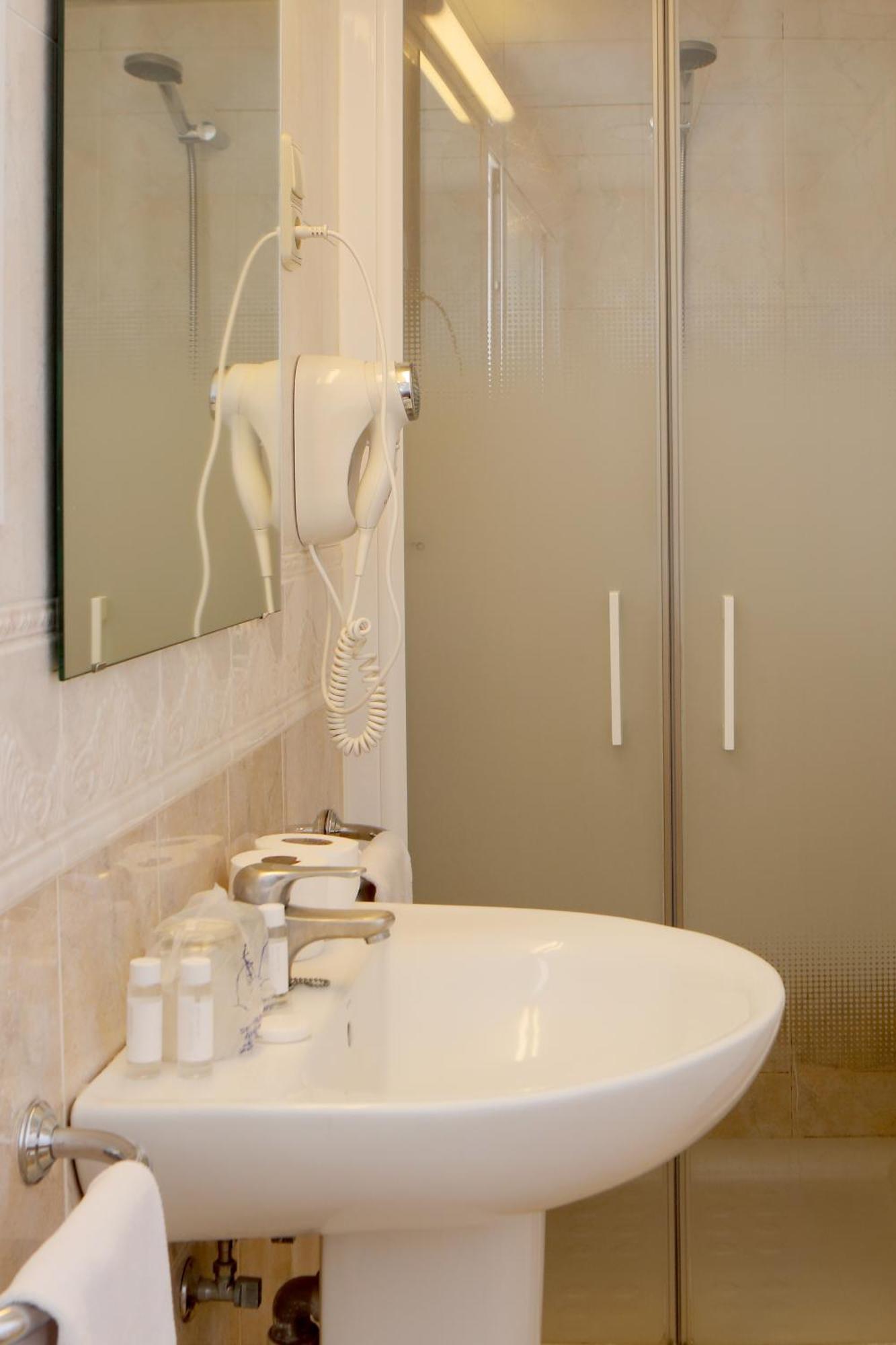 Hotel Apartamentos Pyr Fuengirola Dış mekan fotoğraf
